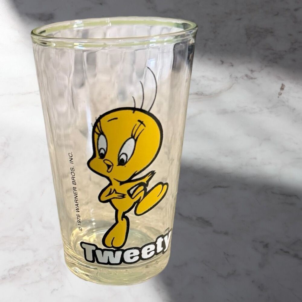 1976 Warner Bros. Looney Tunes Collector Juice Glass Tweety Yosemite Sam Etched